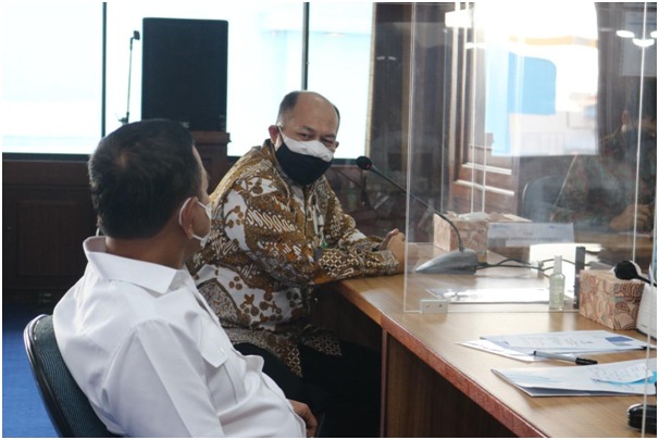 Gambar 1. CEO PT PAL Indonesia (Persero) Bapak Kaharuddin Djenod menyampaikan sambutan kepada Wakil Menteri Pertahanan RI Bapak Letnan Jenderal Muhammad Herindra M.A, M.Sc.