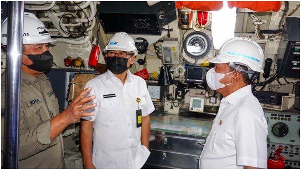 Gambar 4. Wakil Menteri Pertahanan RI Bapak Letnan Jenderal Muhammad Herindra M.A, M.Sc saat meninjau KRI Cakra 401.