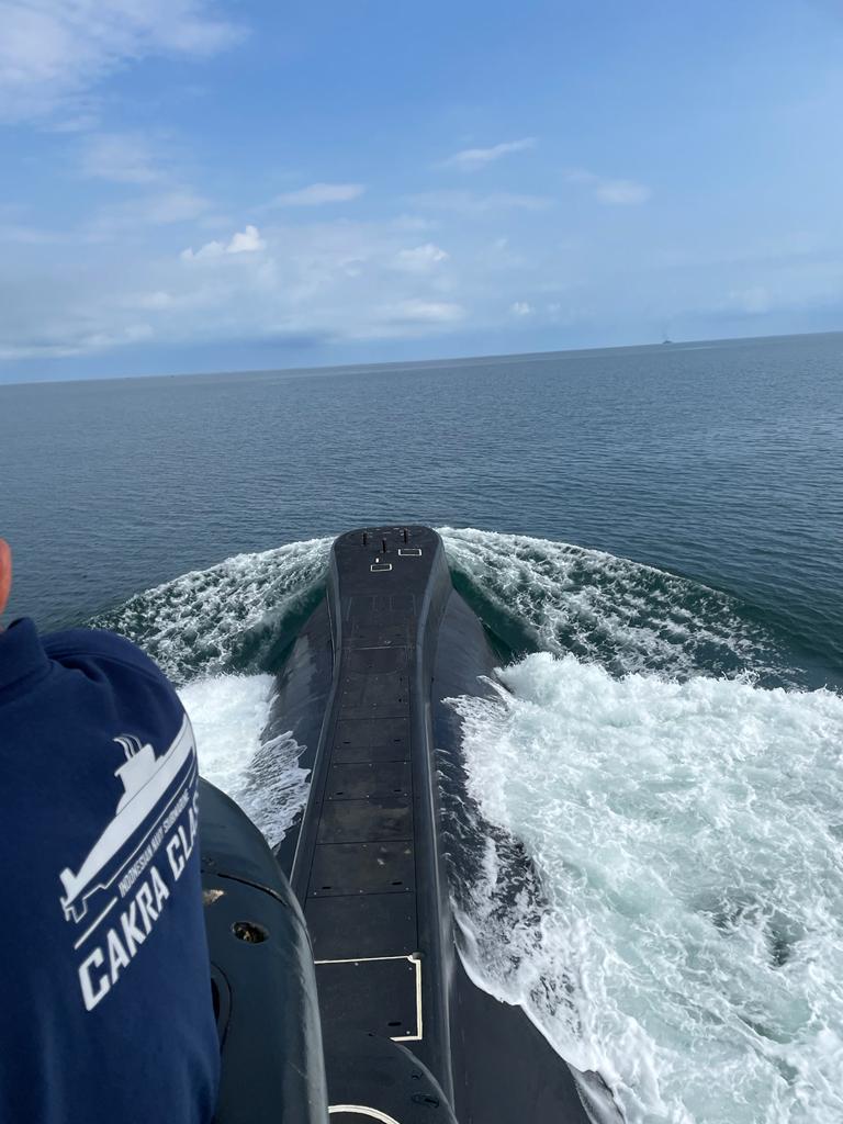 Tampilan KRI Cakra-401 dari atas