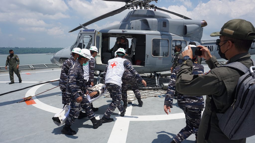 Latihan evakuasi medis cawak Kapal BRS pada 08 Januari 2022