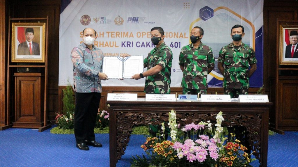 Penandatanganan berita acara serahterima operasional hasil overhaul KRI Cakra-401 oleh CEO PAL Bapak Kaharuddin Djenod dengan Laksda TNI Bambang Irwanto Dirjen Kuathan Kemhan RI pada 21 Februari 2022.