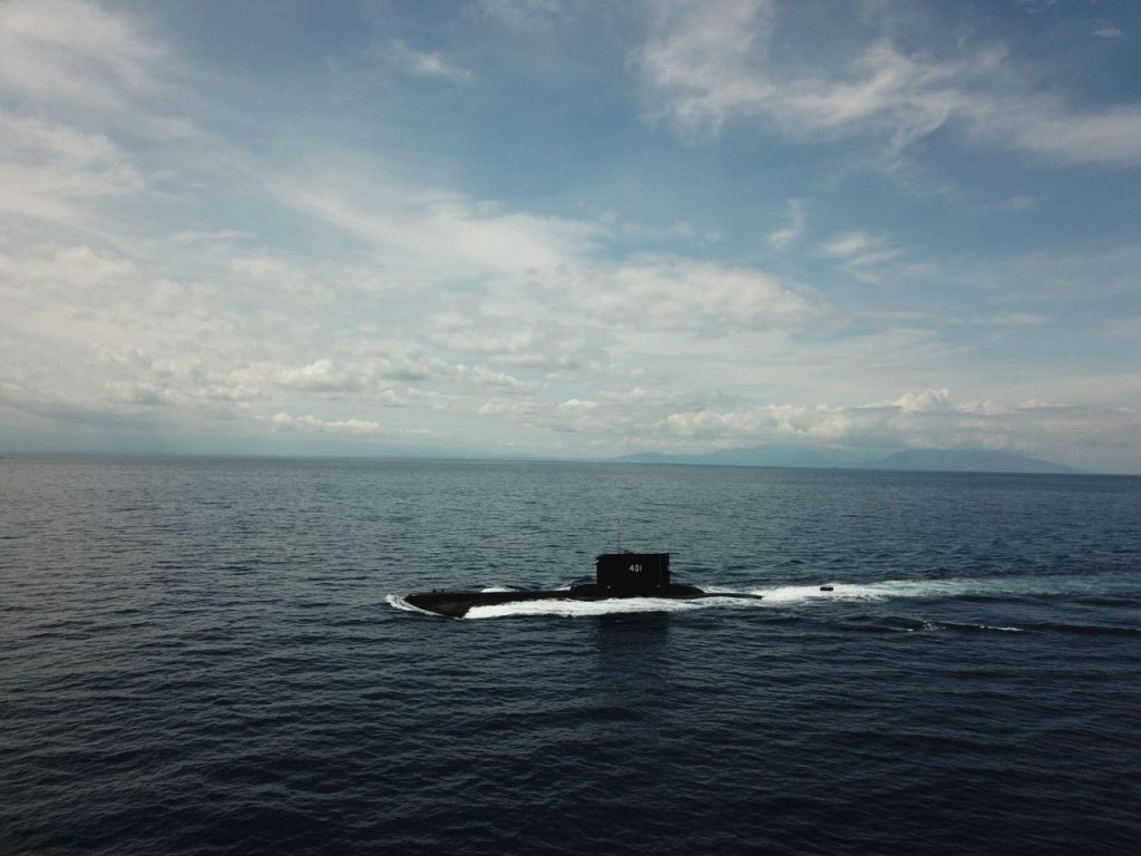 Kapal Selam KRI Cakra-401 saat akan melakukan Commodore Inspection pada November 2021 silam.