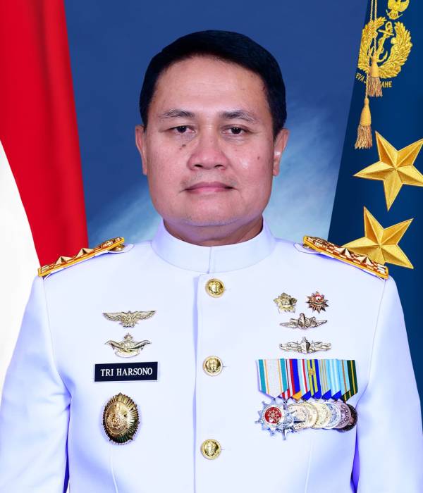 Komisaris Tri Harsono Komisaris Tri Harsono